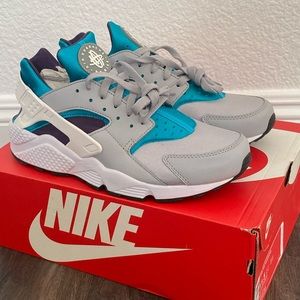 Nike air HUARACHE Men’s sneakers size 11. 5 purple blue white grey new with box